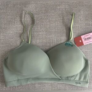 Kindly Yours Cross-Over Hybrid Bra – Size Medium – Sea Spray Green
